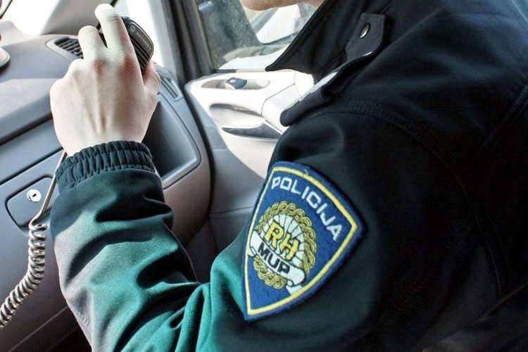 Pijani policajac remetio red i mir u riječkom kafiću